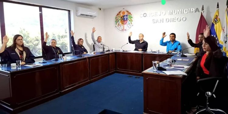 Concejales de San Diego aprueban aumento salarial y «bono especial San Diego Visión Inteligente
