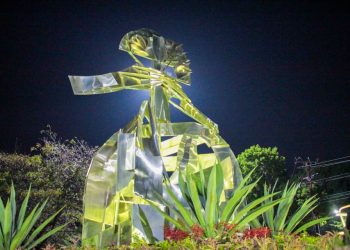 Reinstalan escultura «La Menina» en la Redoma de Guaparo