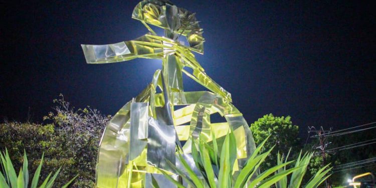 Reinstalan escultura «La Menina» en la Redoma de Guaparo
