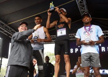 Alcalde Fuenmayor encabezó premiaciones de la Media Maratón Valencia 2024