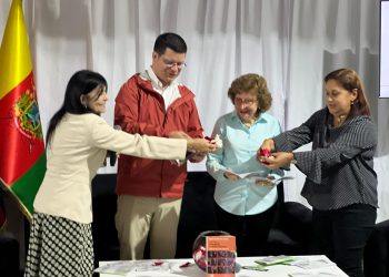 Alcalde Fuenmayor presentó Cuadernillos Patrimoniales de Valencia en la Filven