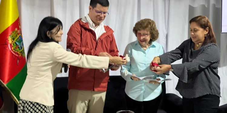 Alcalde Fuenmayor presentó Cuadernillos Patrimoniales de Valencia en la Filven