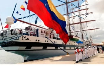 Buque escuela de Venezuela ‘Simón Bolívar’ llegó a Honduras