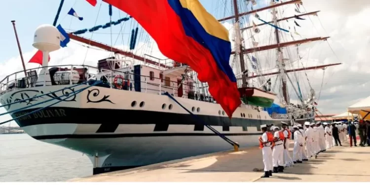 Buque escuela de Venezuela ‘Simón Bolívar’ llegó a Honduras