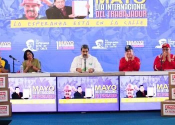 Maduro anuncia aumento del salario mínimo integral indexado a $130 dólares
