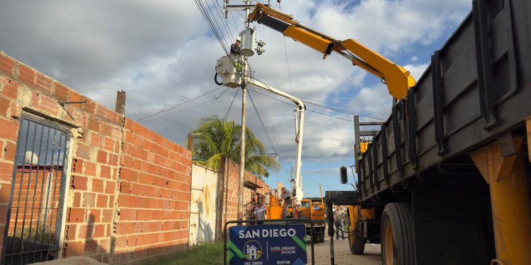 Alcaldía de San Diego gestionó sustitución de transformador eléctrico en sector Monte Sinaí
