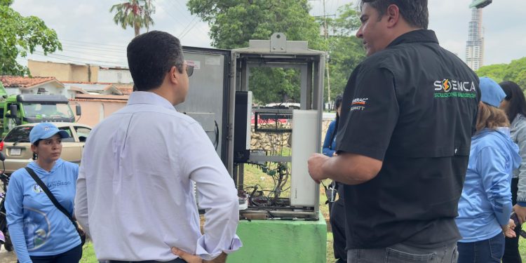 Alcaldía de San Diego instala nuevo sistema de semaforización en la Don Julio Centeno