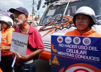 Alcaldía de Valencia desarrolla campaña de sensibilización sobre el buen trato a adultos mayores en el transporte público