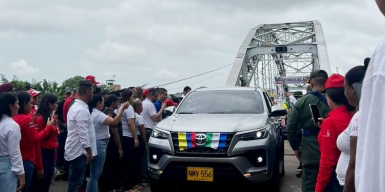 Colombia y Venezuela abren el paso de vehículos por el cuarto puente de la frontera común