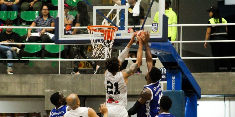 Trotamundos mantiene su invicto en el Forum al derrotar a Llaneros 89-78