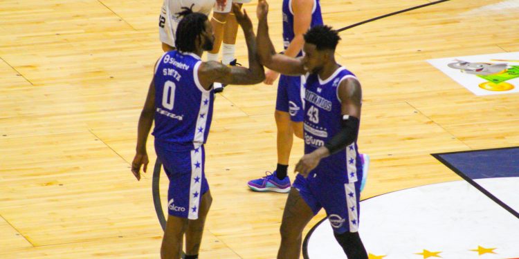 Trotamundos mantiene su invicto en el Forum al derrotar a Llaneros 89-78