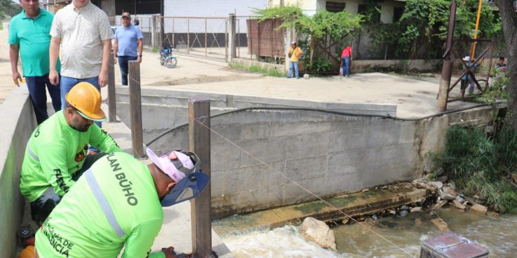 Fuenmayor inspeccionó trabajos de reconstrucción del puente San Luis