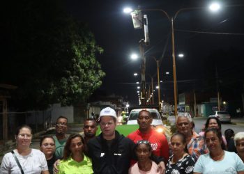 Alcalde Fuenmayor supervisó instalación de 100 postes nuevos y casi 2 mil metros lineales de alumbrado en Los Samanes