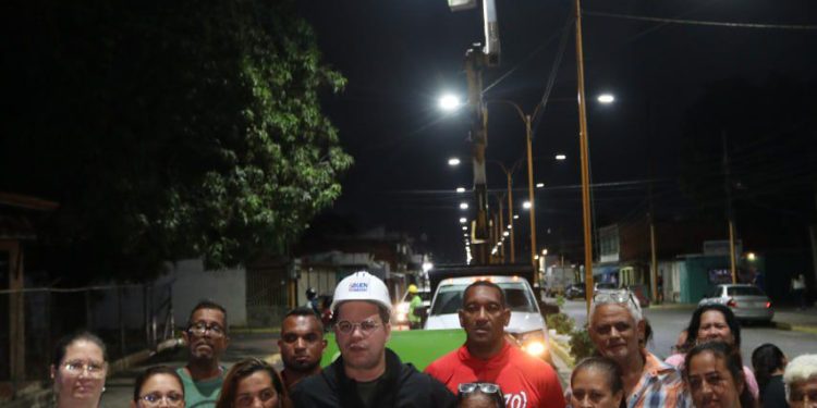 Alcalde Fuenmayor supervisó instalación de 100 postes nuevos y casi 2 mil metros lineales de alumbrado en Los Samanes