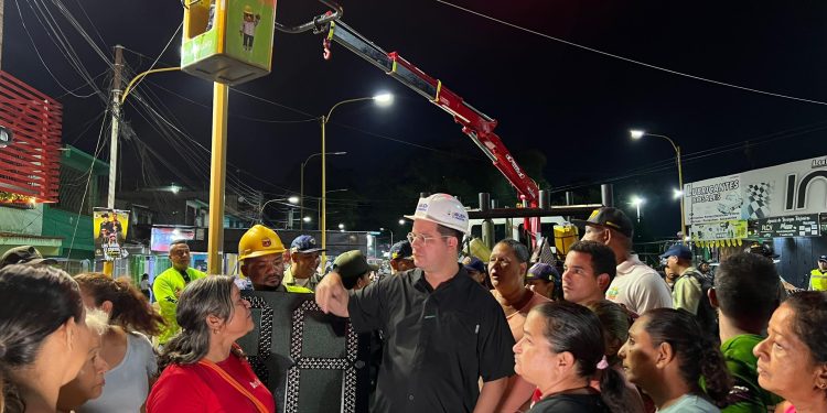 Instalan cámaras de seguridad, semaforización y demarcación vial en la avenida Aranzazu