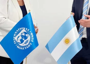 FMI aprobó dar otros 800 millones de dólares a Argentina