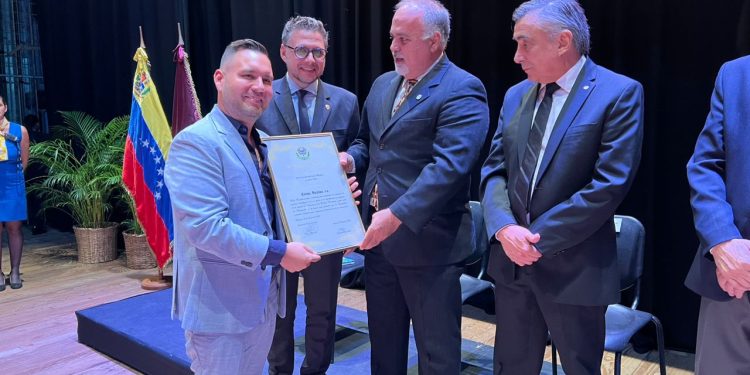 Crema Helados recibió distinciones de cámaras empresariales carabobeñas