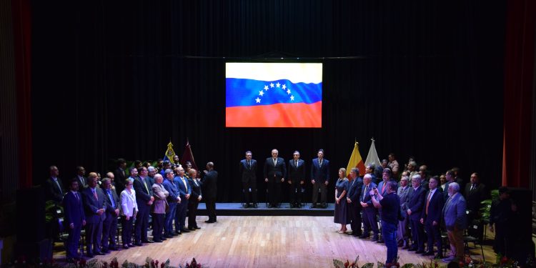 Personalidades, instituciones y empresas recibieron la “Orden Cámara de Comercio de Valencia” este viernes