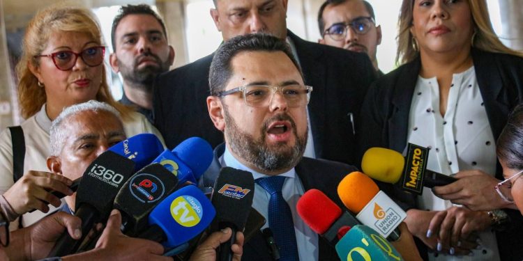 Ecarri propone al CNE que convoque a un debate presidencial