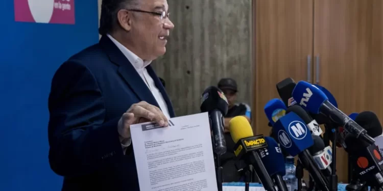 «No tenemos por qué acatar órdenes desde Miraflores»: Márquez responde tras no firmar acuerdo electoral