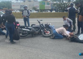 Dos lesionados tras nueva colisión entre dos motos en la autopista en Valencia