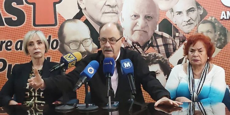 Felipe Mujica: El gobierno está contra la pared y derrotado electoralmente