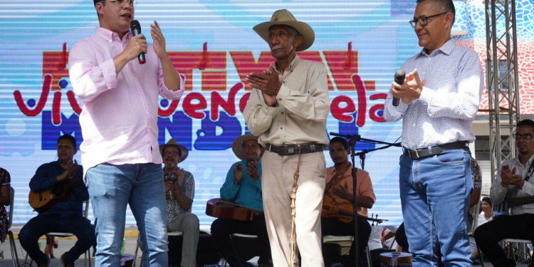 Ministro Villegas y alcalde Fuenmayor inauguraron II Festival Mundial Viva Venezuela, Mi Patria Querida 
