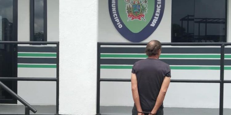 Policía de Valencia capturó a un adulto mayor y un joven por hurto en un establecimiento comercial