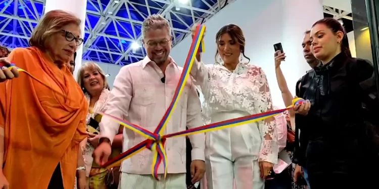 Ramón Aular inauguró su exposición “Conectando Continentes” en Valencia