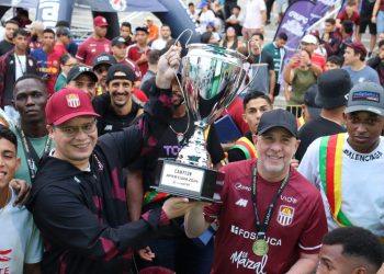 Alcalde Fuenmayor condecoró con Orden Ciudad de Valencia al Carabobo Fútbol Club