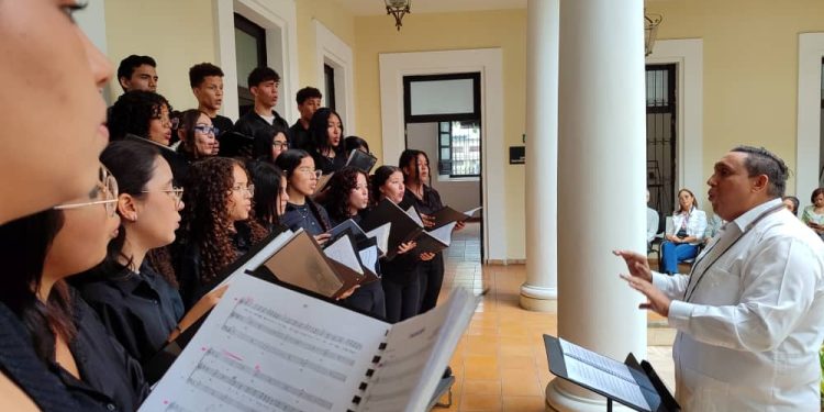 Dirección de Cultura UC y Coro Sinfónico Regional rindieron homenaje a Vicente Emilio Sojo