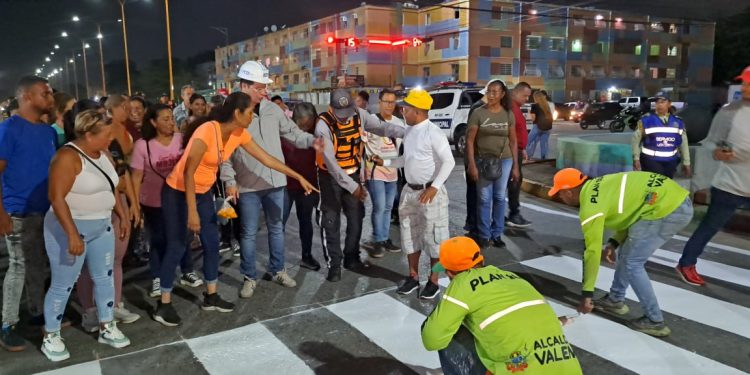 Alcalde Fuenmayor supervisó trabajos de rehabilitación vial de la avenida Intercomunal La Isabelica en Valencia