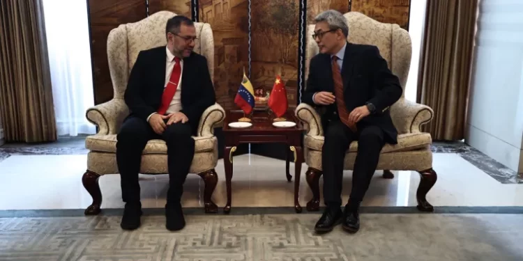 Canciller Yván Gil llega a China para evaluar acuerdos bilaterales