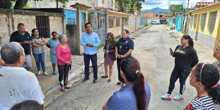 La Comunidad de Los Cedros recibe donación de materiales eléctricos para mejorar el servicio