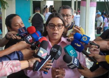 Alcaldesa Ana González ejerció su derecho al voto