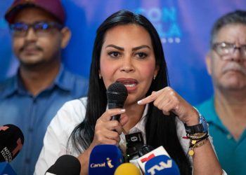 Oposición venezolana condena que se le haya impedido viajar a expresidentes para comicios