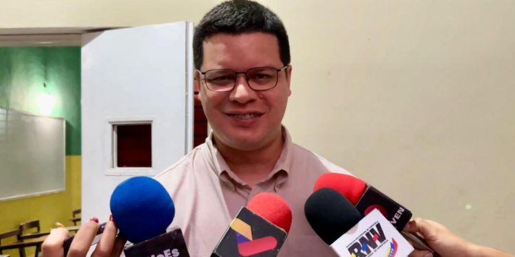 Fuenmayor ejerció su derecho legítimo al voto en el Liceo Pedro Gual de Valencia