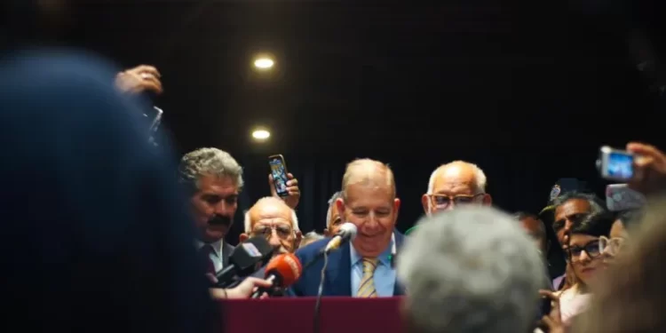 González Urrutia dice estar abierto a dialogar con quien sea, pese a insultos de Maduro