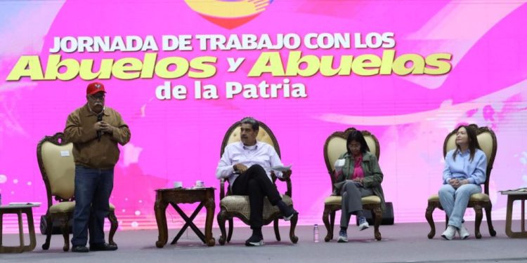 Maduro insta a tomar manzanilla al que se asuste por alerta de «baño de sangre» si pierde