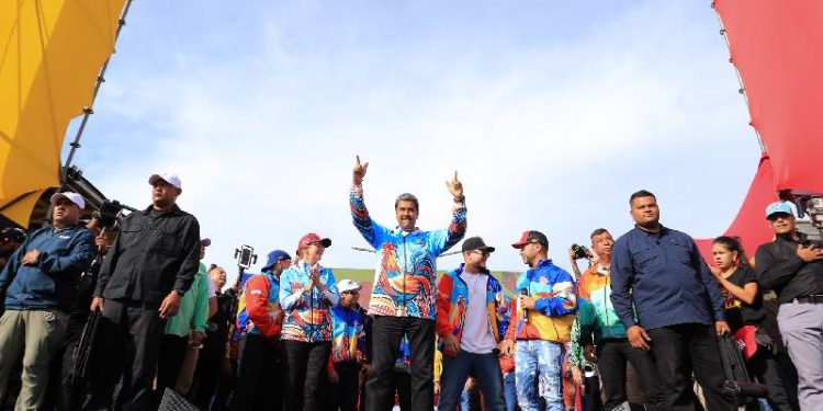 Maduro desde Zulia: «La oposición está buscando paramilitares en Colombia para generar violencia»