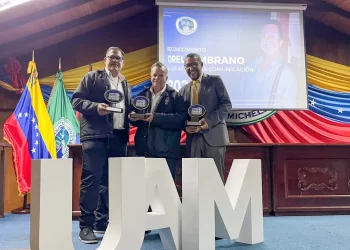 Director de En Conexión Radio Web recibió el Reconocimiento Orel Sambrano