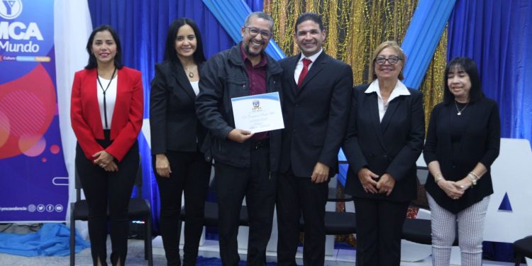 En Conexión Radio Web recibió reconocimiento de parte de YMCA Valencia por su destacada labor en el periodismo