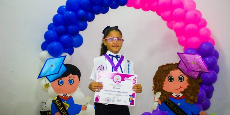 Realizan acto de promoción de 51 niños y niñas del CEI Teotiste Arocha de Gallegos de Naguanagua