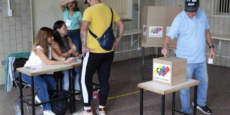 Centro Carter pide al CNE publicar de inmediato actas de votación