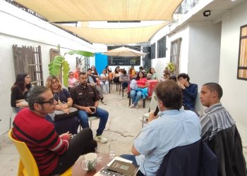 Autores Arturo Gutiérrez Plaza y Víctor Manuel Pinto participaron en velada poética Pre Filuc en Cacao Cultura