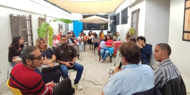 Autores Arturo Gutiérrez Plaza y Víctor Manuel Pinto participaron en velada poética Pre Filuc en Cacao Cultura