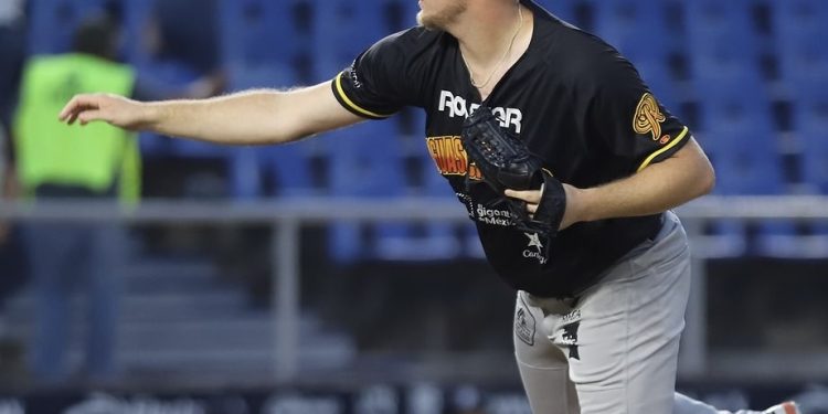 Onelki García, Derek West y JC Ramírez son los primeros importados de la nave