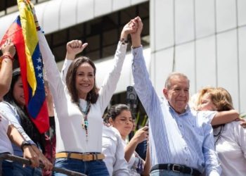 Saab niega que haya orden de detención contra Machado y González Urrutia