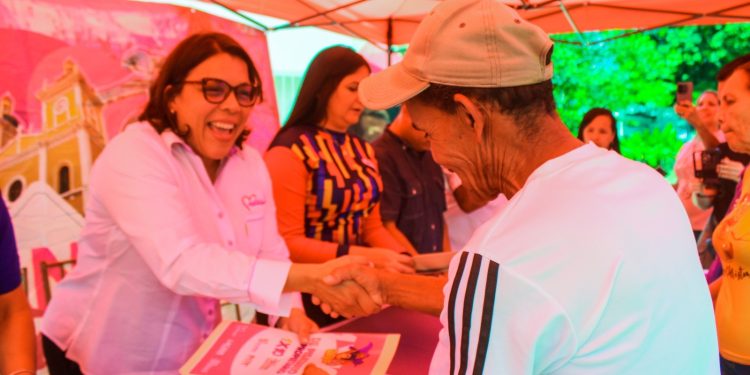 Alcaldesa Ana González encabezó entrega de títulos de tierra a más de 70 vecinos de Brisas de Carabobo III