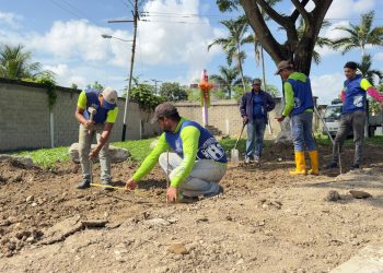 Vialsandi construye brocales y acera en la entrada del Pueblo de San Diego